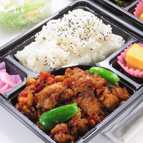 鶏肉とピーナッツのピリ辛炒め弁当